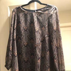 Astr flowy mini dress. Size XS. Pattern. Gently worn.